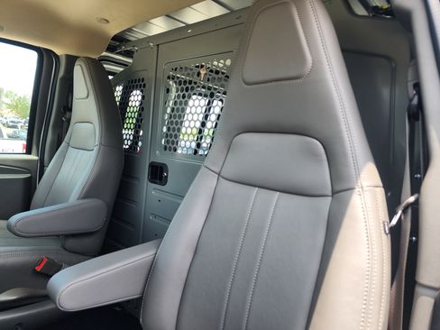 New 2025 Chevrolet Express 2500 w/ Driver Convenience Package image 25