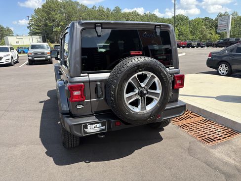 Used 2022 Jeep Wrangler Unlimited Sahara w/ LED Lighting Group AWD/4WD image 15