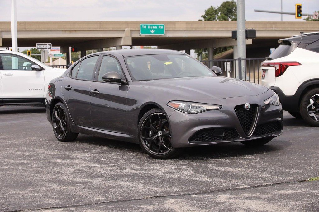 Used 2019 Alfa Romeo Giulia AWD image 1