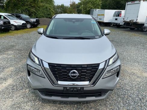 Used 2023 Nissan Rogue SV image 3
