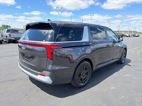 Used 2025 Kia Carnival FWD image 5