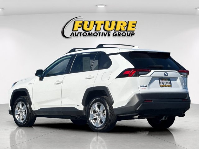 Used 2021 Toyota RAV4 XLE AWD/4WD image 5
