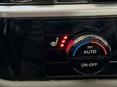 Used 2025 Nissan Pathfinder SL w/ SL Premium Package image 21