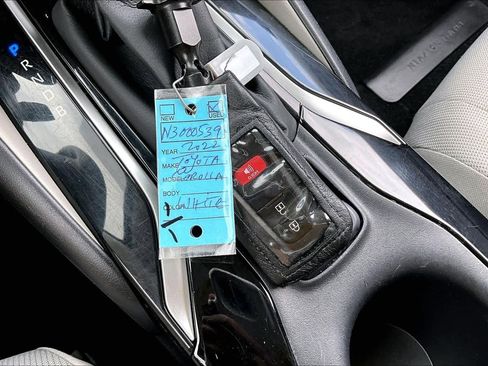 Used 2022 Toyota Corolla LE image 14
