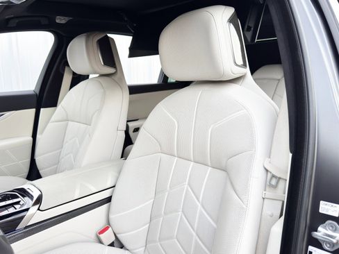 Used 2023 BMW i7 xDrive60 image 43