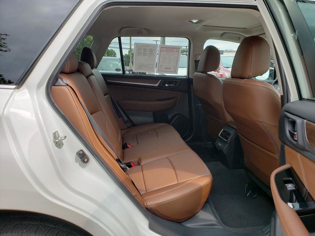 Used 2018 Subaru Outback 3.6R Touring w/ Popular Package #3 AWD/4WD image 16