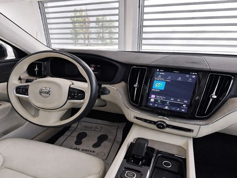 Certified 2023 Volvo XC60 B5 Plus w/ Climate Package AWD/4WD image 15