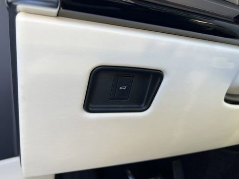 Used 2023 Land Rover Range Rover SE image 38