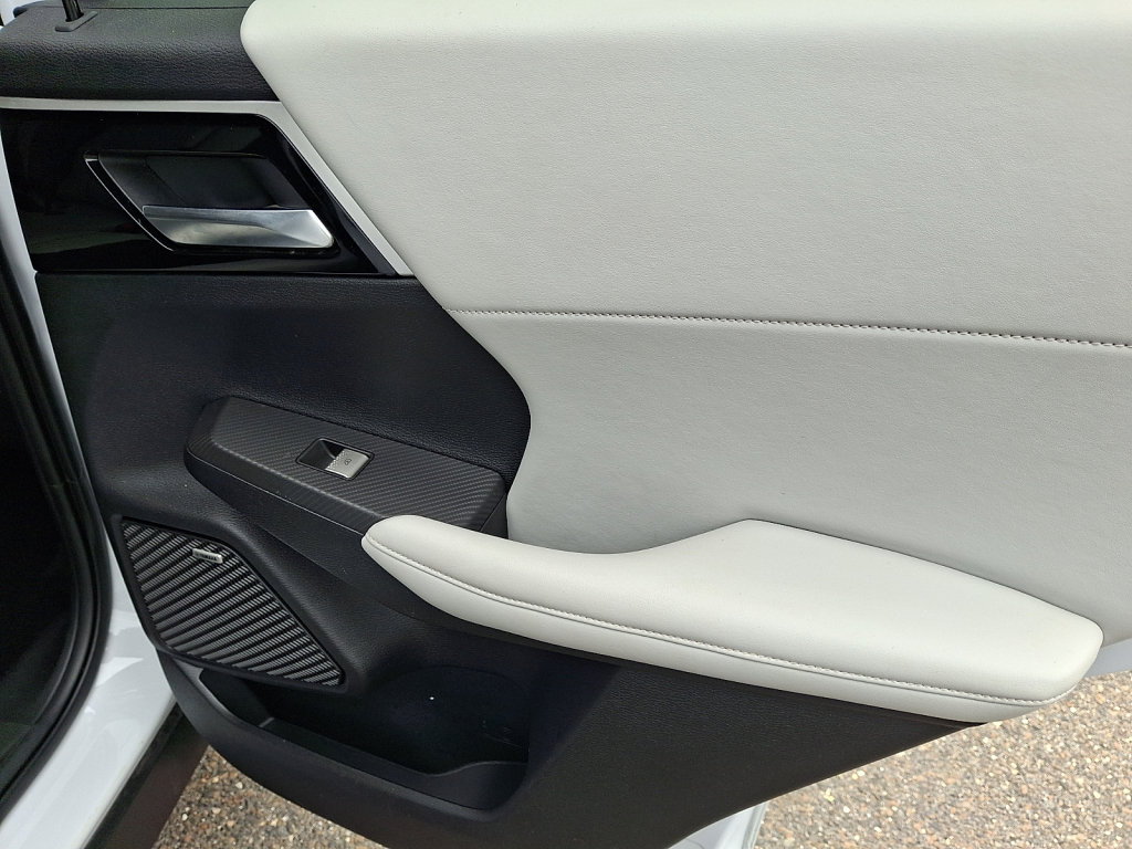 Used 2025 Mitsubishi Outlander SE AWD/4WD image 14