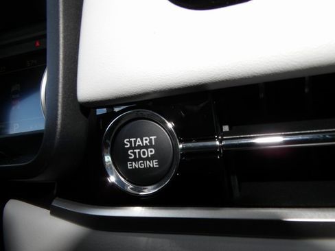 New 2025 Mitsubishi Outlander SE image 27