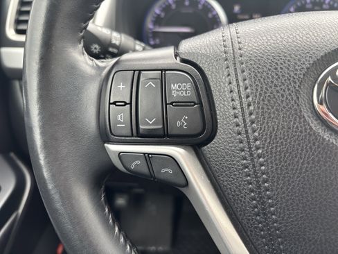 Used 2019 Toyota Highlander Limited AWD/4WD image 16