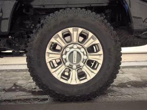 Used 2019 Ford F350 XLT w/ XLT Premium Package AWD/4WD image 6