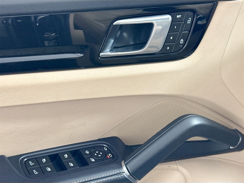 Certified 2023 Porsche Cayenne S Platinum w/ Premium Package Plus image 31