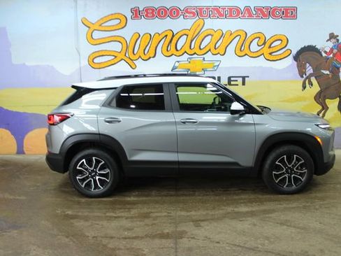 Used 2025 Chevrolet TrailBlazer ACTIV w/ Convenience Package AWD/4WD image 1