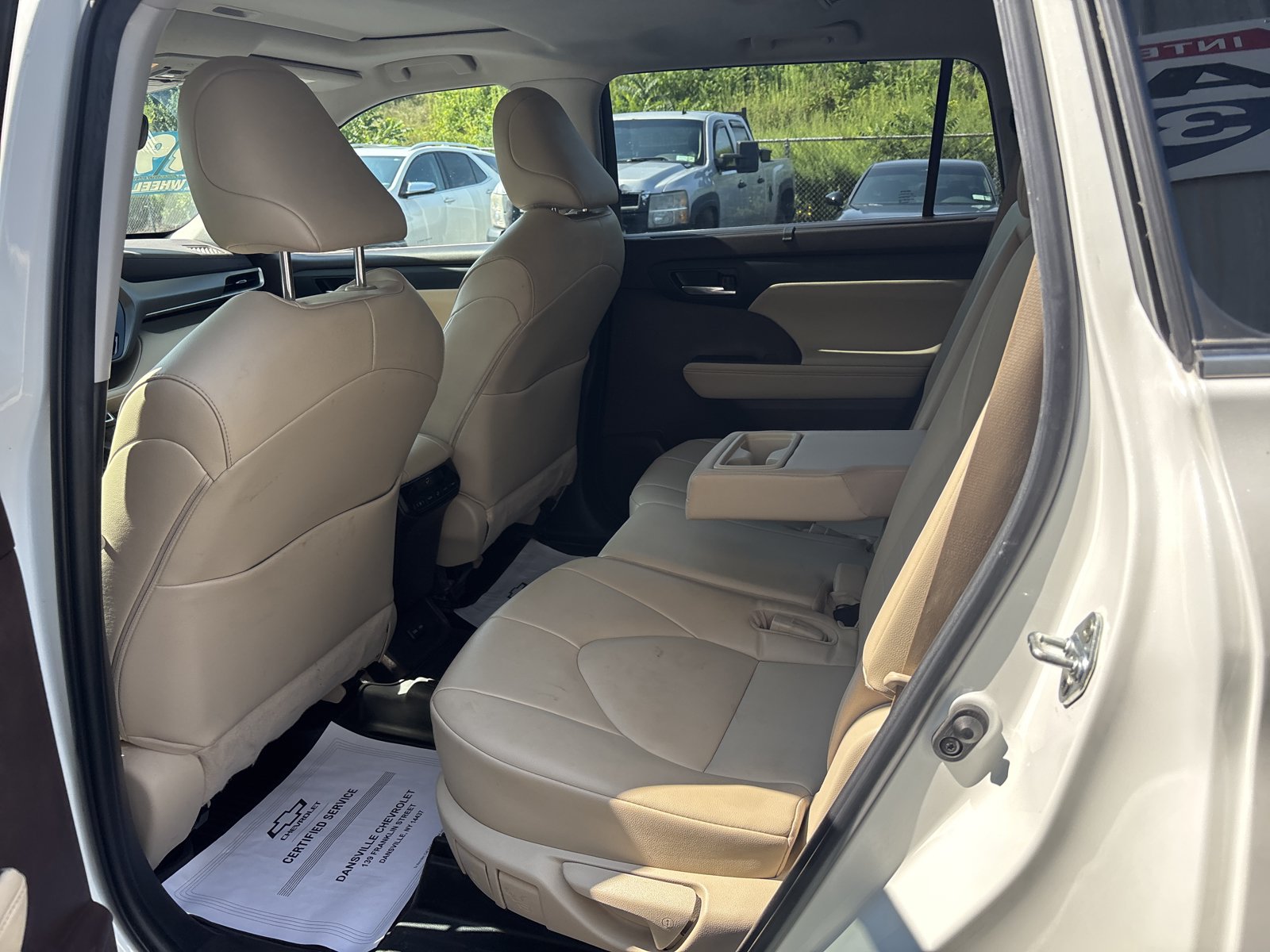 Used 2022 Toyota Highlander XLE AWD/4WD image 9