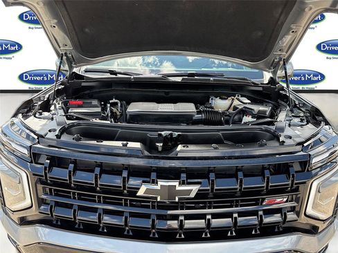 Used 2025 Chevrolet Suburban Z71 AWD/4WD image 31