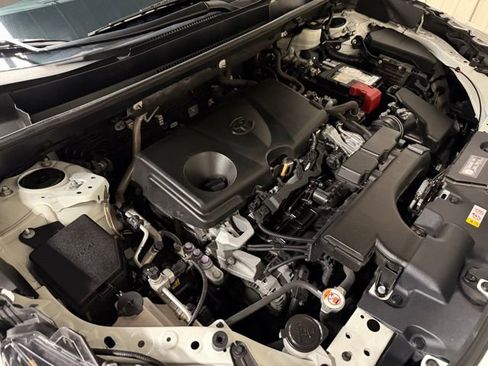 Used 2021 Toyota RAV4 XLE image 39