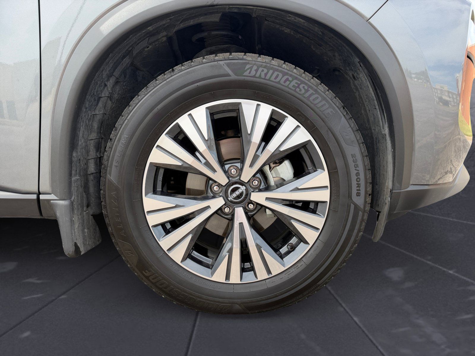 Used 2023 Nissan Rogue SV w/ SV Premium B Package FWD image 14