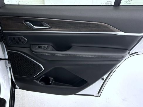 New 2026 Jeep Grand Cherokee L Limited image 17