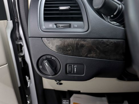 Used 2014 Dodge Grand Caravan SXT w/ Rear Park Assist Package FWD image 28