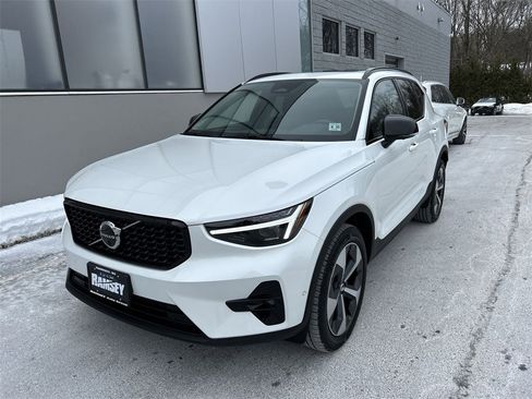 New 2026 Volvo XC40 B5 Plus w/ Protection Package Premier image 4