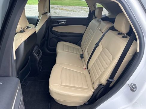 Used 2018 Ford Edge SEL w/ Equipment Group 201A AWD/4WD image 16