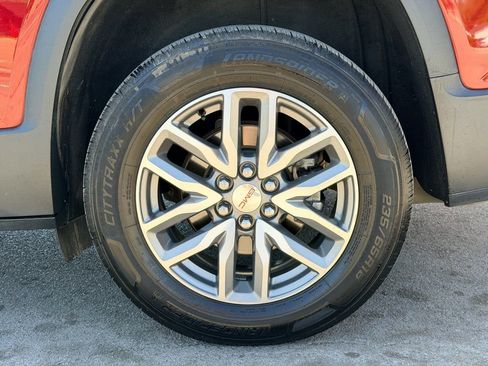 Used 2017 GMC Acadia SLE w/ Driver Alert Package I FWD image 31