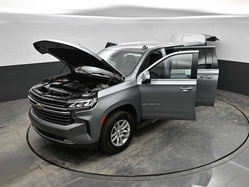 Used 2024 Chevrolet Suburban LT image 38