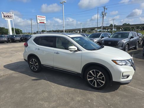 Used 2020 Nissan Rogue SL w/ Premium Package FWD image 11