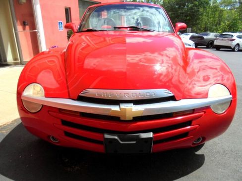 Used 2005 Chevrolet SSR w/ Preferred Equipment Group RWD image 5