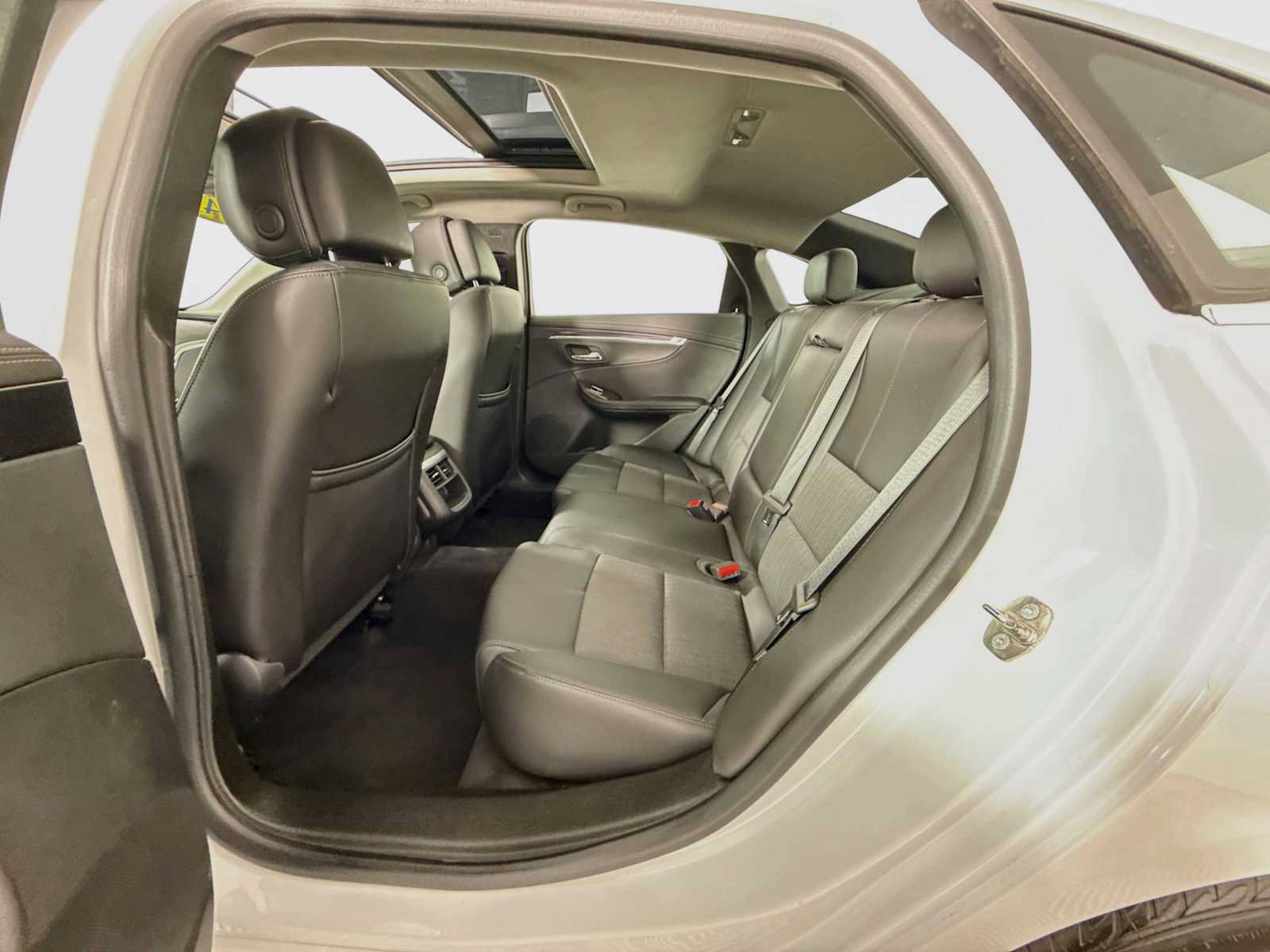 Used 2014 Chevrolet Impala LT w/ Convenience Package FWD image 20