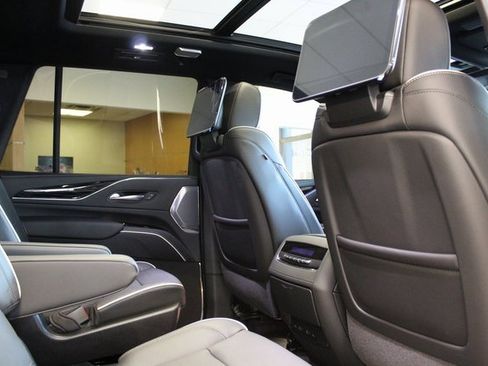 Used 2024 Cadillac Escalade Sport w/ LPO, ONYX Package image 23