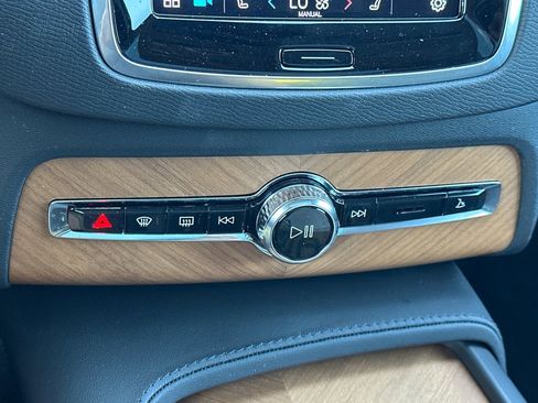 New 2025 Volvo XC90 B6 Plus w/ Protection Package Premier image 25