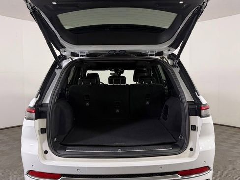 Used 2022 Jeep Grand Cherokee Summit AWD/4WD image 10