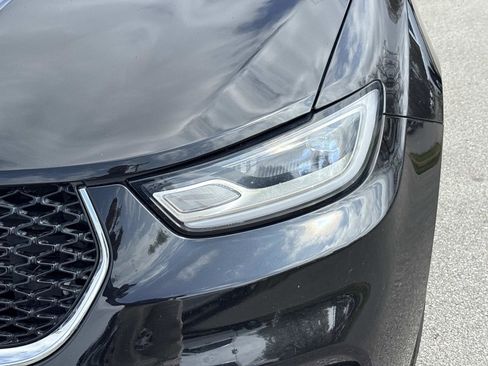 Used 2022 Chrysler Pacifica Limited image 11