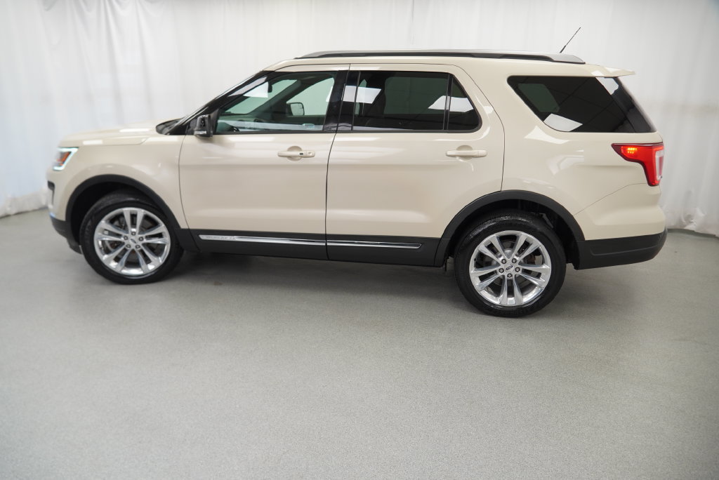 Used 2018 Ford Explorer XLT w/ Equipment Group 202A AWD/4WD image 6