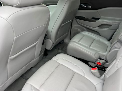 Used 2023 GMC Acadia SLT w/ Technology Package image 4