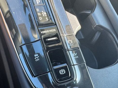 Certified 2025 Toyota Crown Signia Limited w/ Advanced Technology Package image 18