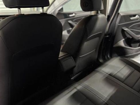 Used 2024 Volkswagen Jetta SE FWD image 19