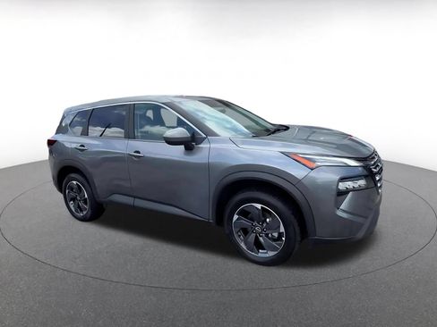 Used 2025 Nissan Rogue SV FWD image 2