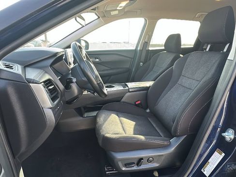 Used 2025 Nissan Rogue SV FWD image 4