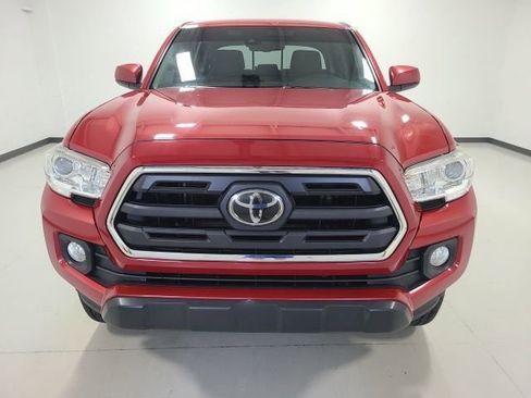 Certified 2019 Toyota Tacoma SR5 AWD/4WD image 2
