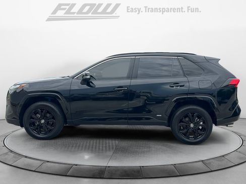 Used 2022 Toyota RAV4 SE AWD/4WD image 5