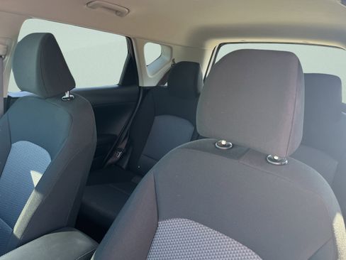 Used 2025 Kia Soul LX w/ LX Technology Package FWD image 14
