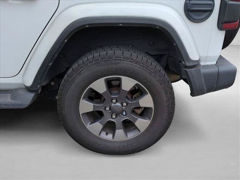 Used 2018 Jeep Wrangler Unlimited Sahara AWD/4WD image 14
