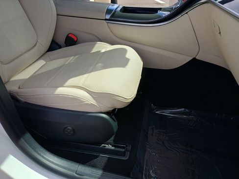 Used 2025 Mercedes-Benz GLC 300 image 23