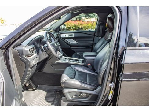 Used 2020 Ford Explorer Platinum w/ Premium Technology Package AWD/4WD image 31