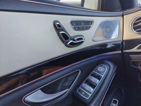 Used 2017 Mercedes-Benz S 550 Sedan image 28