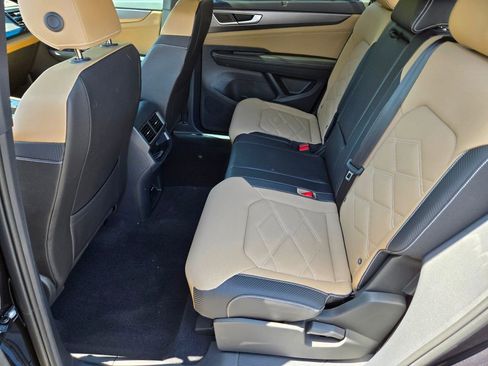 Certified 2024 Volkswagen Atlas Cross Sport SE AWD/4WD image 9