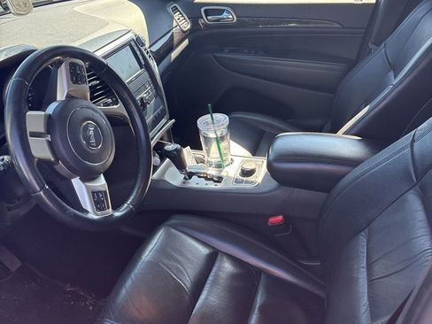 Used 2011 Jeep Grand Cherokee Laredo image 3